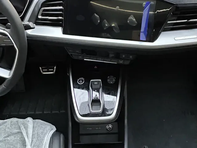 Audi Q4 e-tron — Фото автомобиля 16