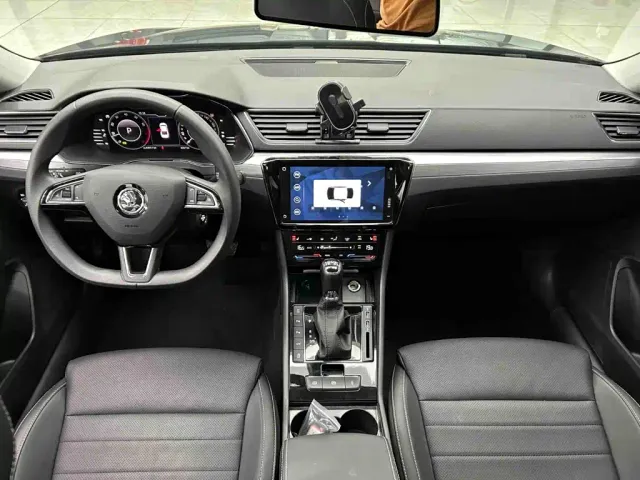 Skoda Superb — Фото автомобиля 7