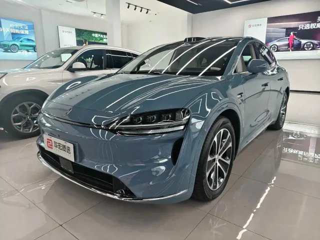 Фотография автомобиля — Luxeed R7