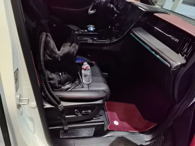 GAC Trumpchi M8 — Фото автомобиля 24