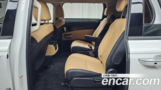Kia Carnival Generation 4 — Фото автомобиля 18
