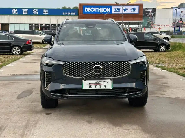 Volvo XC90 — Фото автомобиля 13