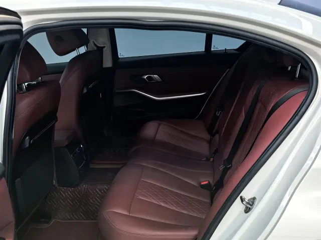 BMW 3 Series — Фото автомобиля 22