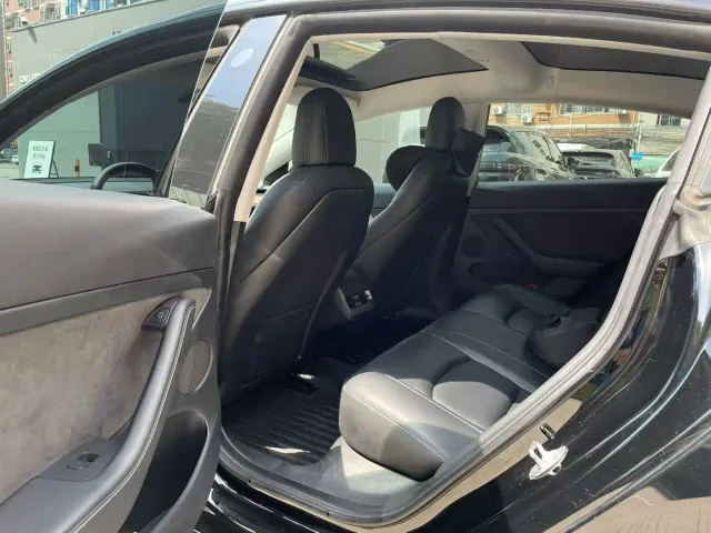 Tesla Model 3 — Фото автомобиля 6