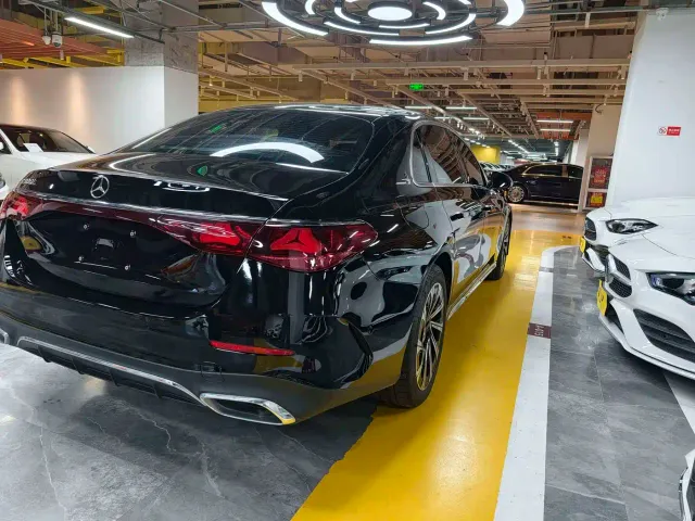 Mercedes-Benz E-Class — Фото автомобиля 17