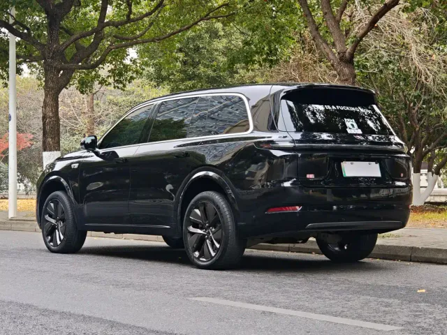 Li Auto L9 — Фото автомобиля 16