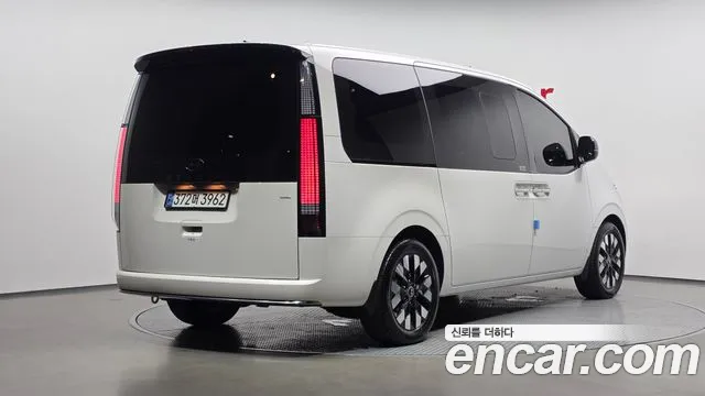 Hyundai Staria Staria 4WD Lounge 9 мест — Фото автомобиля 2