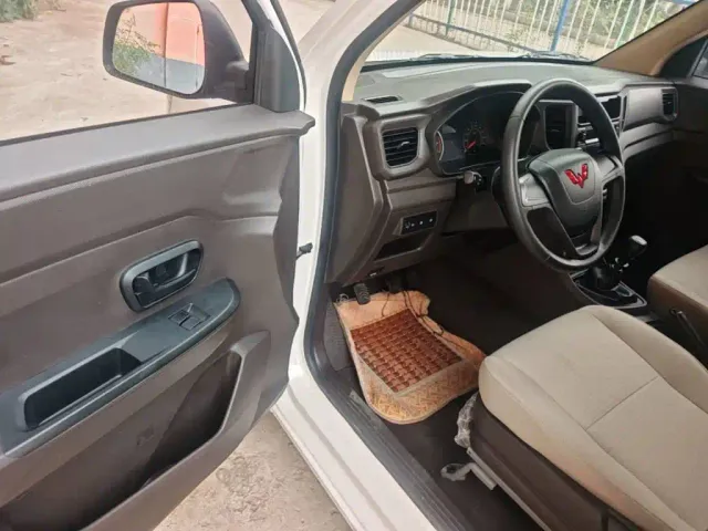 Wuling Hongguang V — Фото автомобиля 11