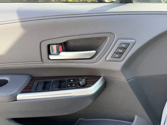 Toyota Granvia — Фото автомобиля 16