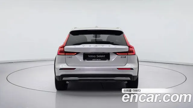 Вольво V60 — Фото автомобиля 4