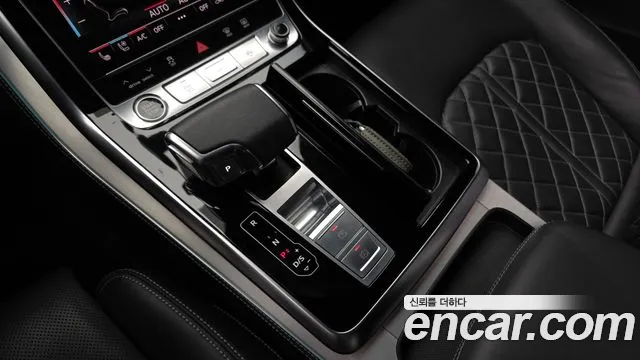 Audi Q8 55 TFSI quattro Premium — Фото автомобиля 9