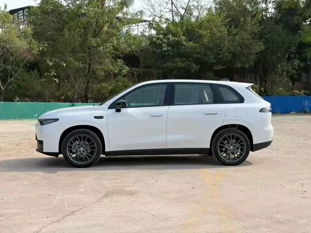 Leapmotor C10 — Фото автомобиля 5