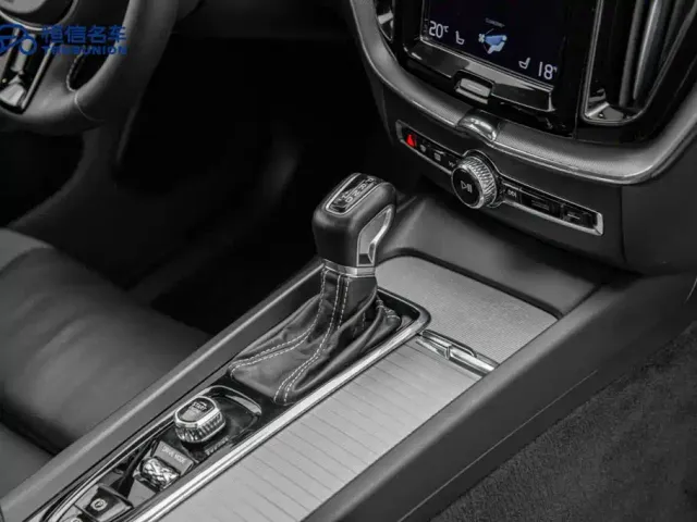 Volvo XC60 — Фото автомобиля 19