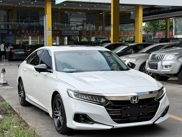 Honda Accord — Фото автомобиля 3