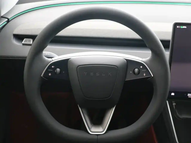 Tesla Model Y — Фото автомобиля 15