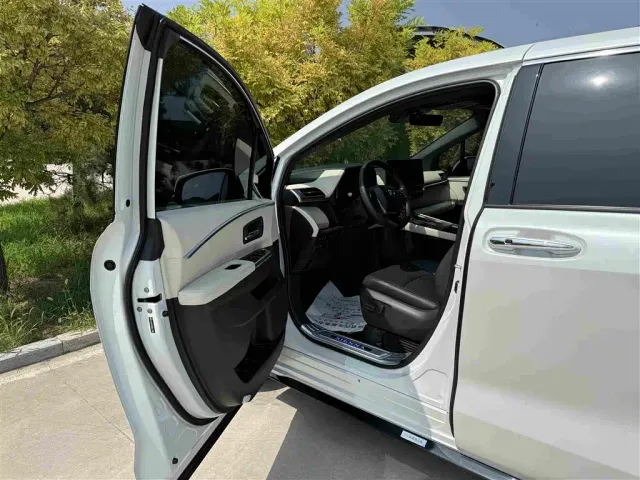 Toyota Sienna — Фото автомобиля 6