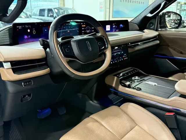 Lincoln Navigator — Фото автомобиля 8