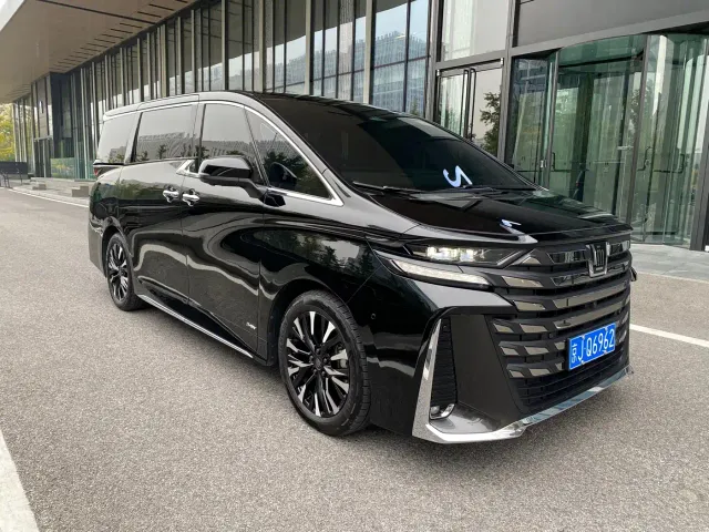Toyota Vellfire — Фото автомобиля 2