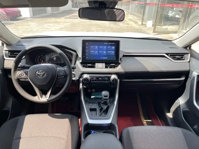 Toyota RAV4 — Фото автомобиля 7