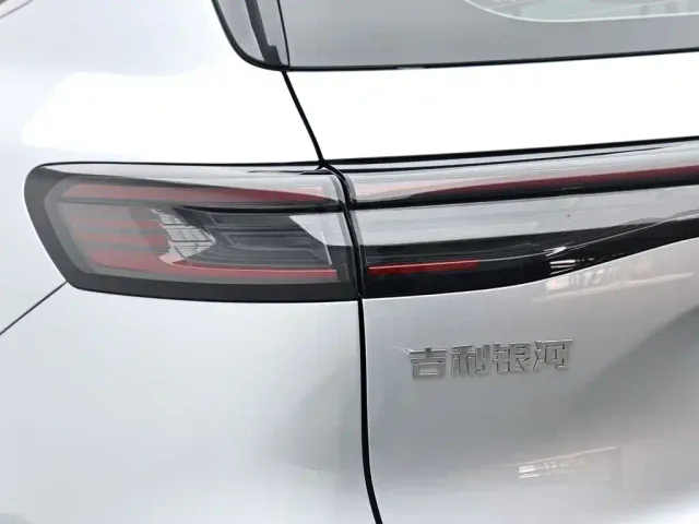 Geely Galaxy Starship 7 EM-i — Фото автомобиля 7