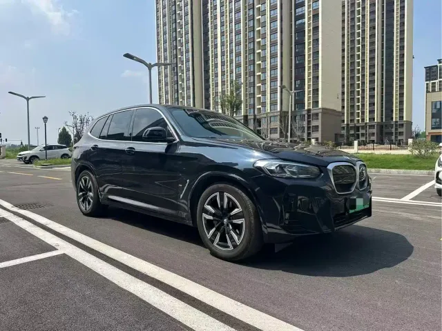 BMW iX3 — Фото автомобиля 3