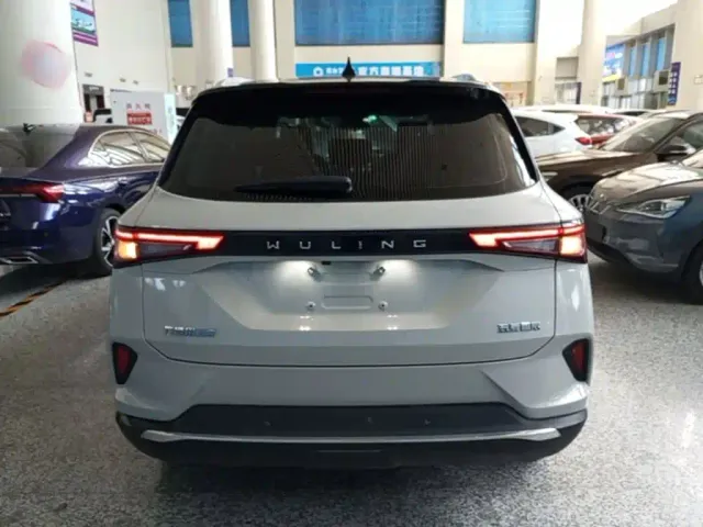 Wuling Asta — Фото автомобиля 5