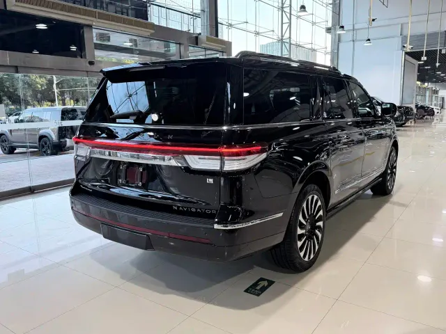 Lincoln Navigator — Фото автомобиля 26