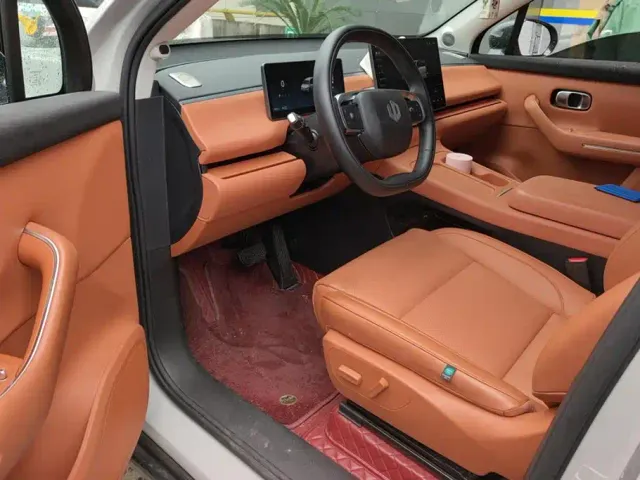 Leapmotor C10 — Фото автомобиля 9