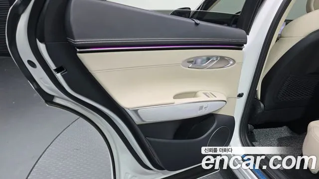Genesis GV70 2.5T Бензин 2WD — Фото автомобиля 24