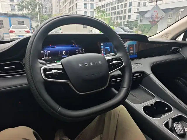 Roewe D7 — Фото автомобиля 9