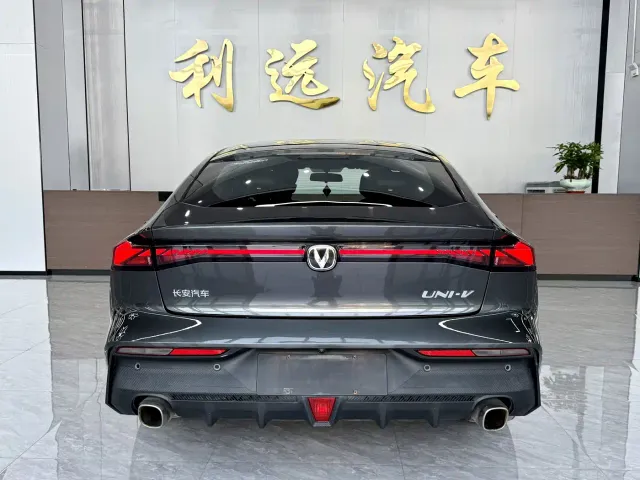 Changan UNI-V — Фото автомобиля 15