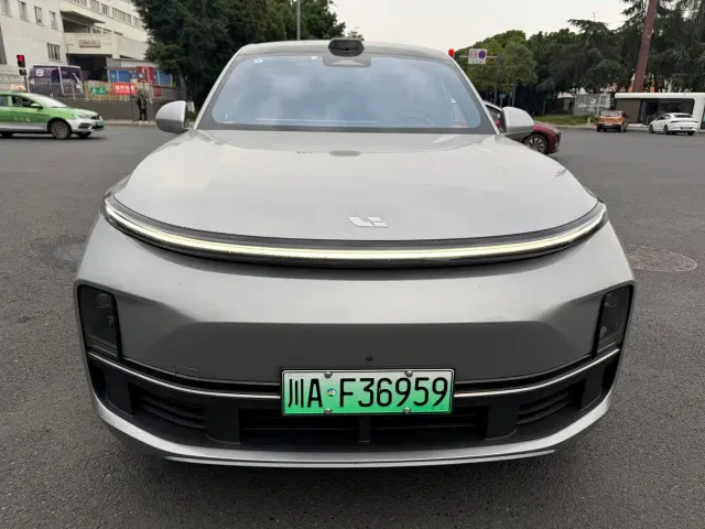 Li Auto L8 — Фото автомобиля 2