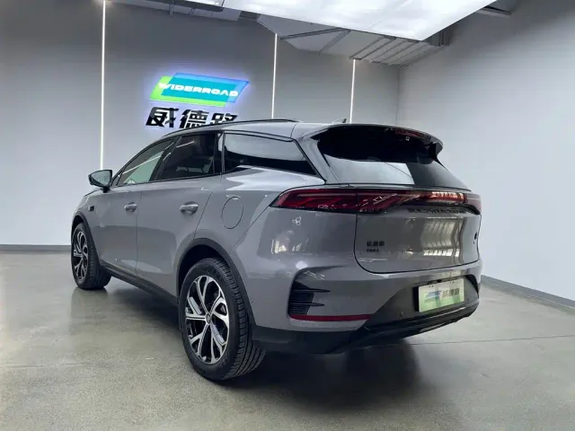 BYD Tang — Фото автомобиля 4