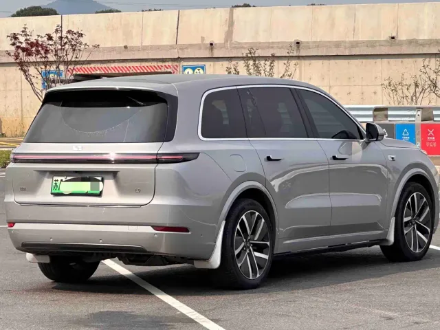 Li Auto L9 — Фото автомобиля 17