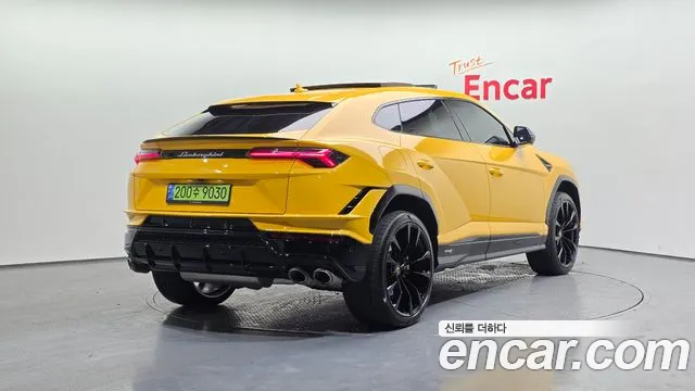 Lamborghini Urus — Фото автомобиля 2