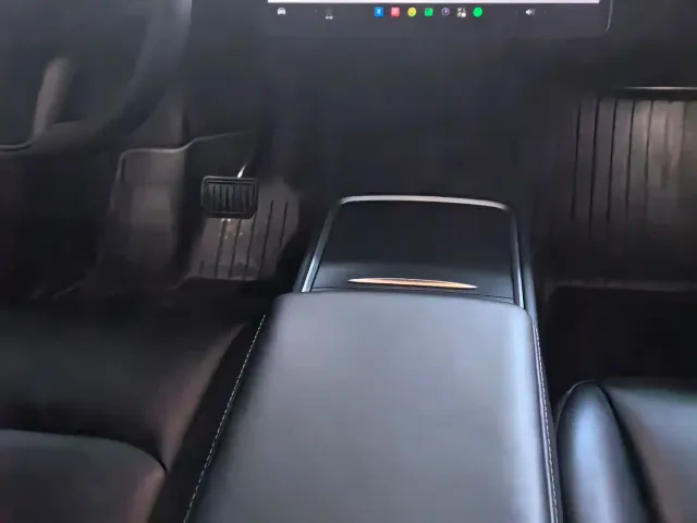 Tesla Model Y — Фото автомобиля 10