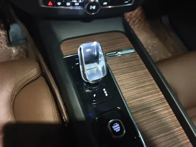Volvo XC60 — Фото автомобиля 10