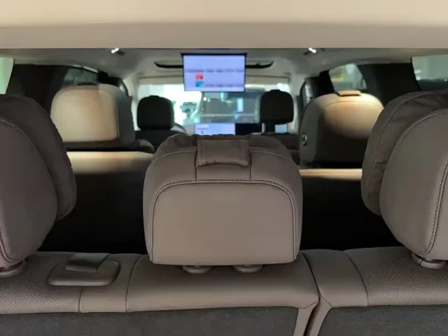 Li Auto MEGA — Фото автомобиля 16