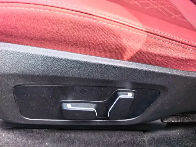 BMW iX3 — Фото автомобиля 14
