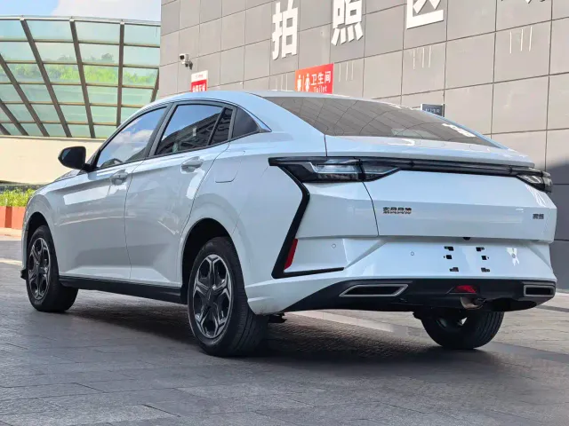 Dongfeng Yixuan — Фото автомобиля 8