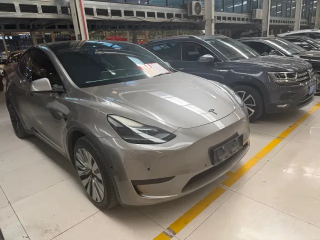 Tesla Model Y — Фото автомобиля 5