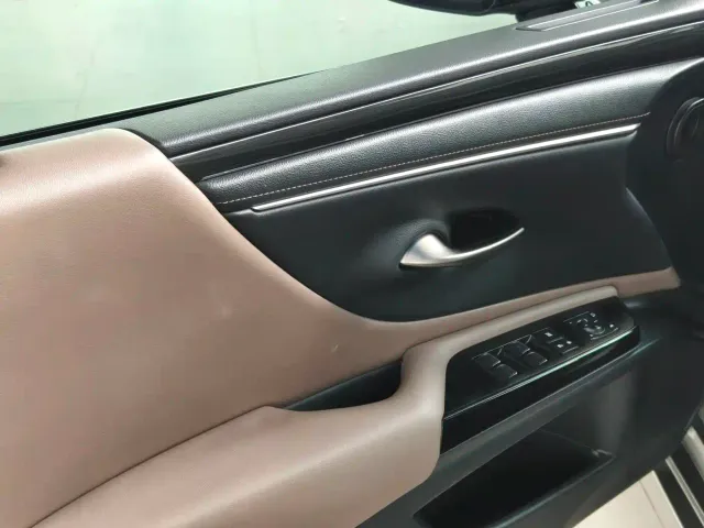 Lexus ES — Фото автомобиля 13