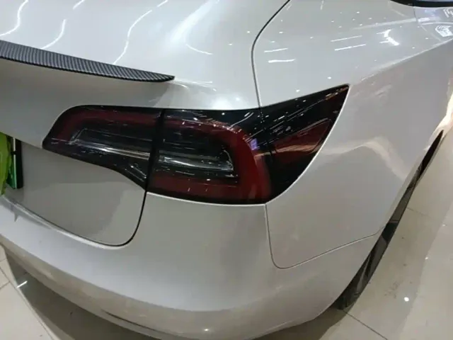 Tesla Model 3 — Фото автомобиля 7