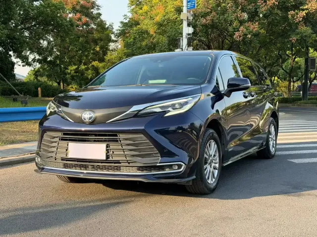 Фотография автомобиля — Toyota Sienna