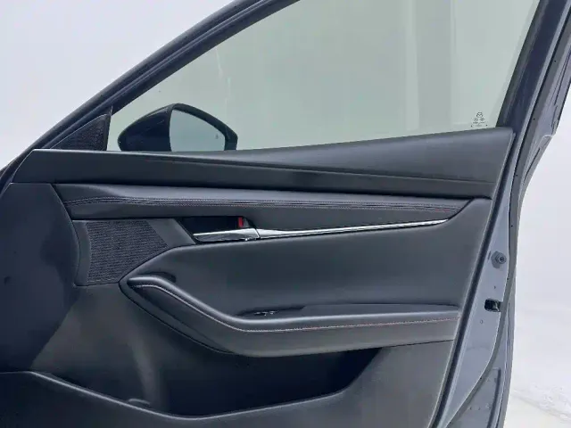 Mazda Axela — Фото автомобиля 30