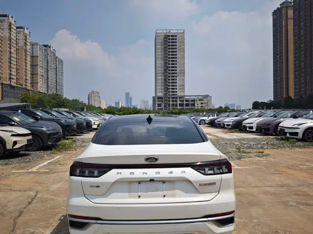 Ford Mondeo — Фото автомобиля 10