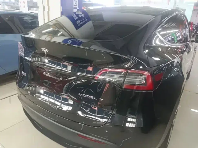 Tesla Model Y — Фото автомобиля 6