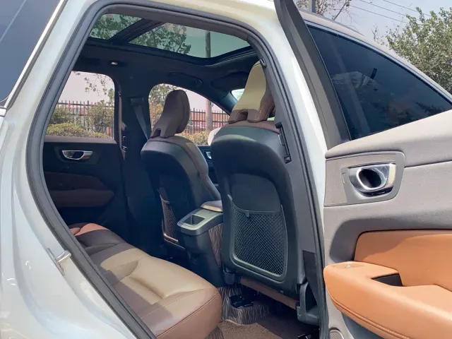 Volvo XC60 — Фото автомобиля 22