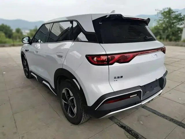 BYD Yuan UP — Фото автомобиля 22
