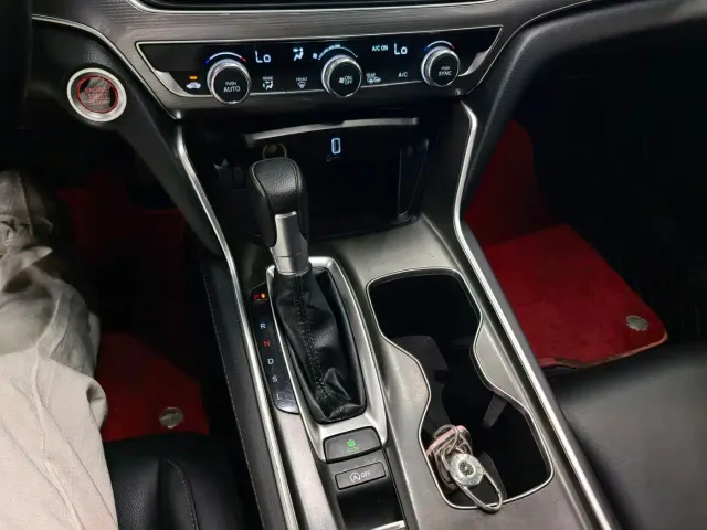 Honda Accord — Фото автомобиля 13